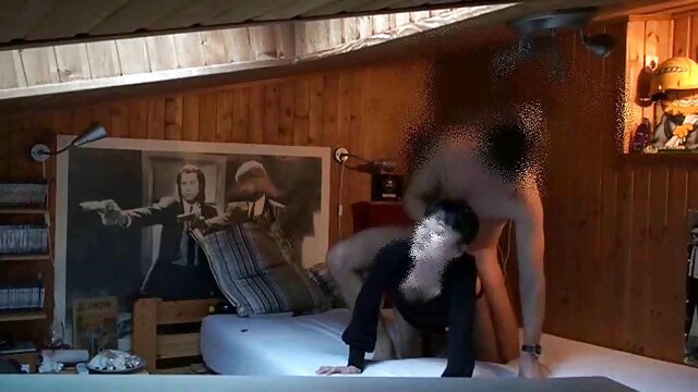מדהים :  MILF עסיסי עם מלונים ענקיים מקבל shafted במיטה סרט פורנו 