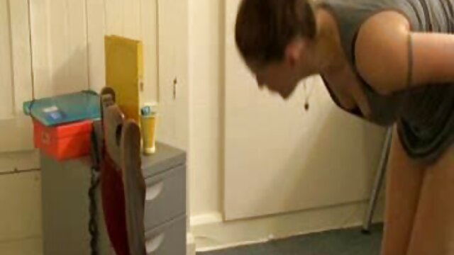 מדהים :  דני דניאלס נדפק בלהט בשירותים סרט פורנו 